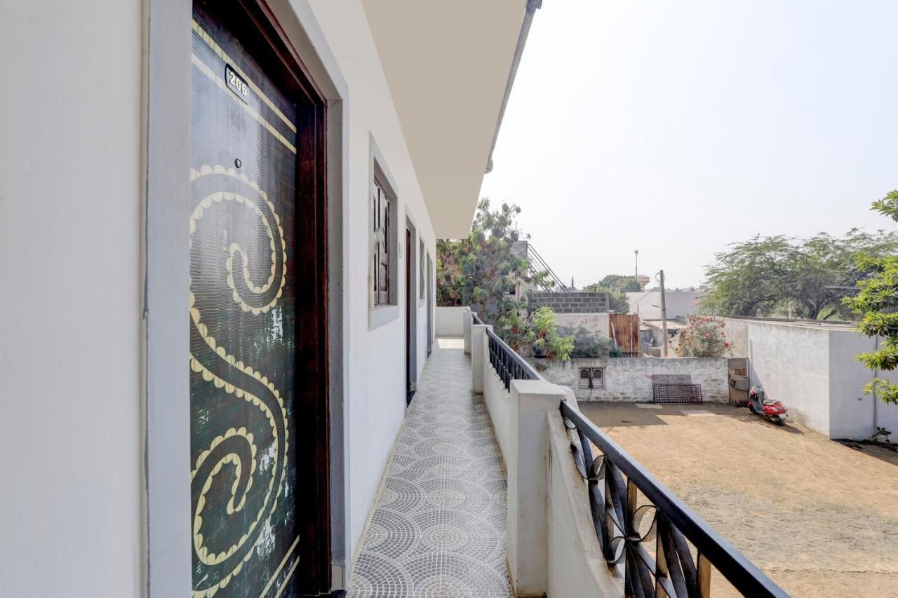 Spot On 71130 Hotel Shiv Krupa Anjār Esterno foto