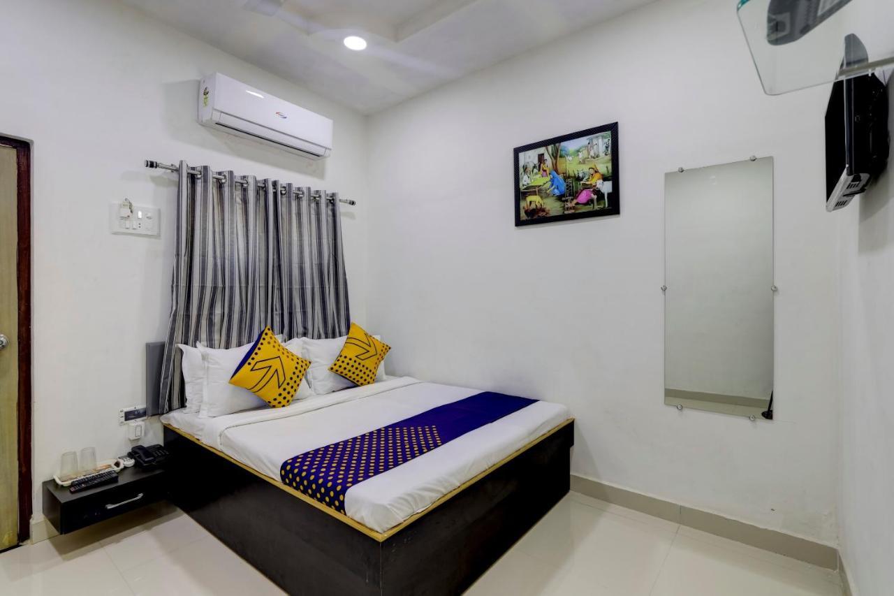 Spot On 71130 Hotel Shiv Krupa Anjār Esterno foto