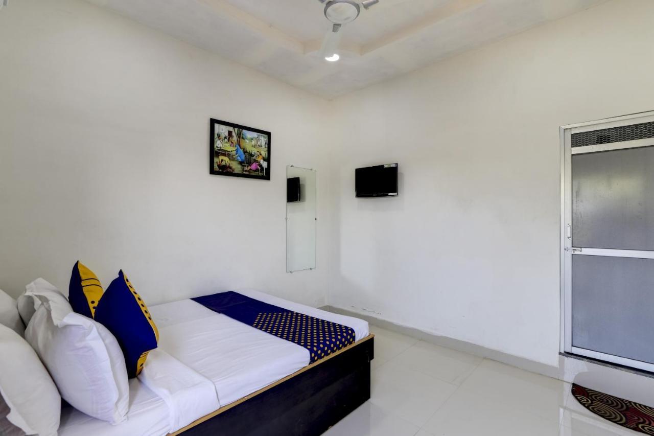 Spot On 71130 Hotel Shiv Krupa Anjār Esterno foto