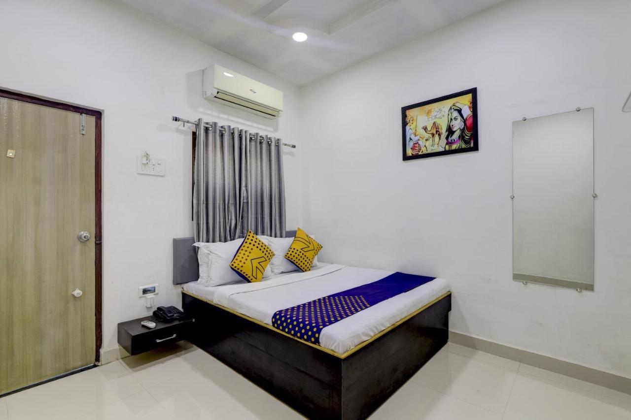 Spot On 71130 Hotel Shiv Krupa Anjār Esterno foto